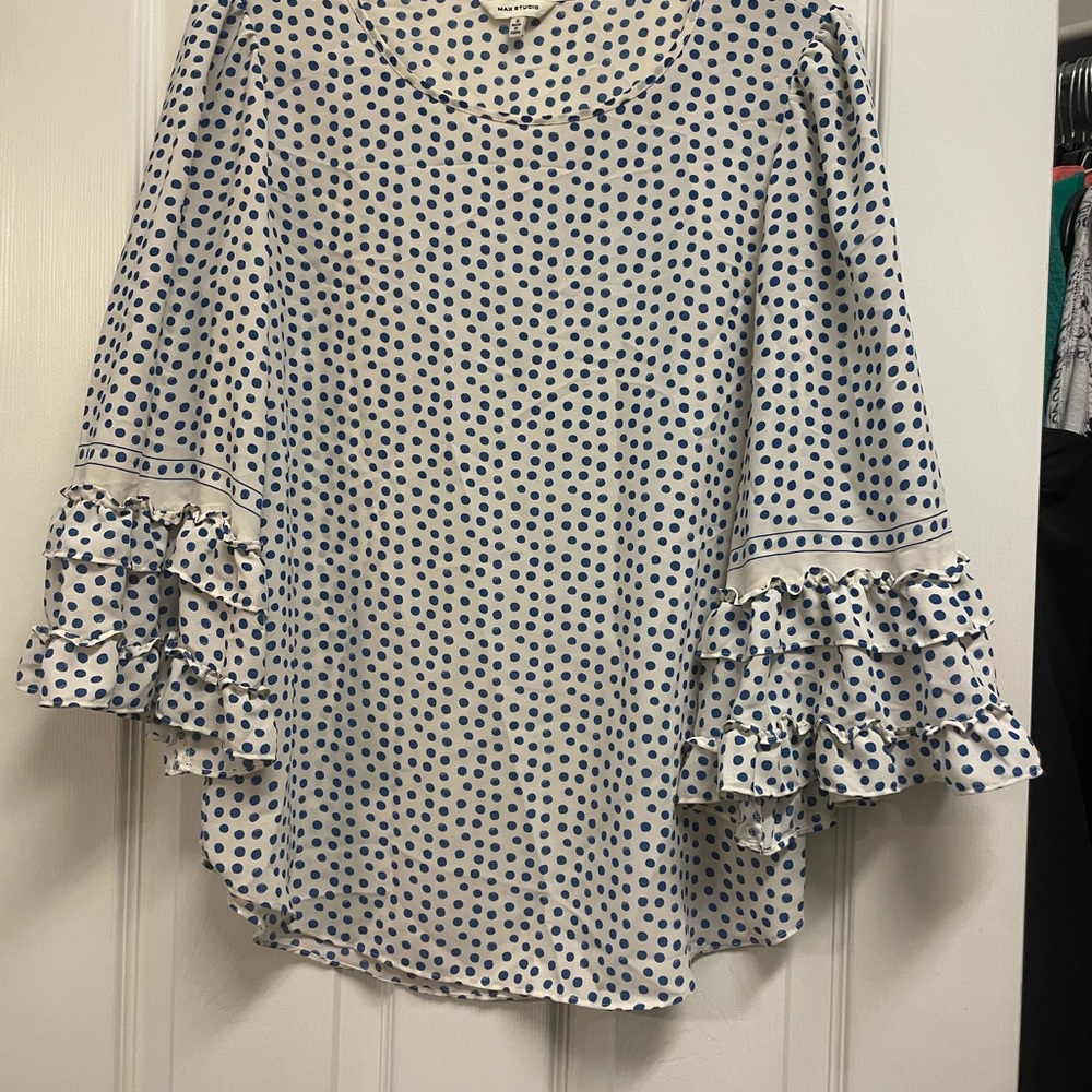 Max Studio sz small. Cream w Blue polka dots